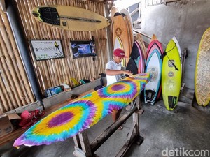 Cerita Surfer Bantul Produksi Papan Selancar, Dibikin Sendirian di Rumah