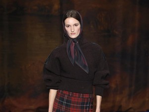 Burberry Kembali Menyala, Jadi Penutup Manis di London Fashion Week