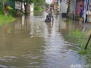 2 Sungai di Sidoarjo Meluap, Ratusan Rumah Terendam Banjir