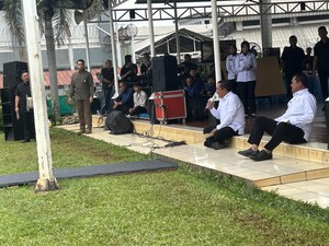 Menteri Imipas Datangi Rutan Cipinang, Duduk Lesehan Dengar Curhat Tahanan