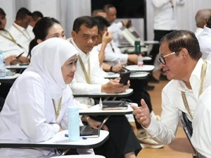 Video: Khofifah Unggah Momen Diskusi dengan Pramono di Retreat Kepala Daerah