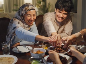 60 Pantun Sahur Ramadan 2 dan 4 Baris yang Lucu, Gombal, hingga Sarkas