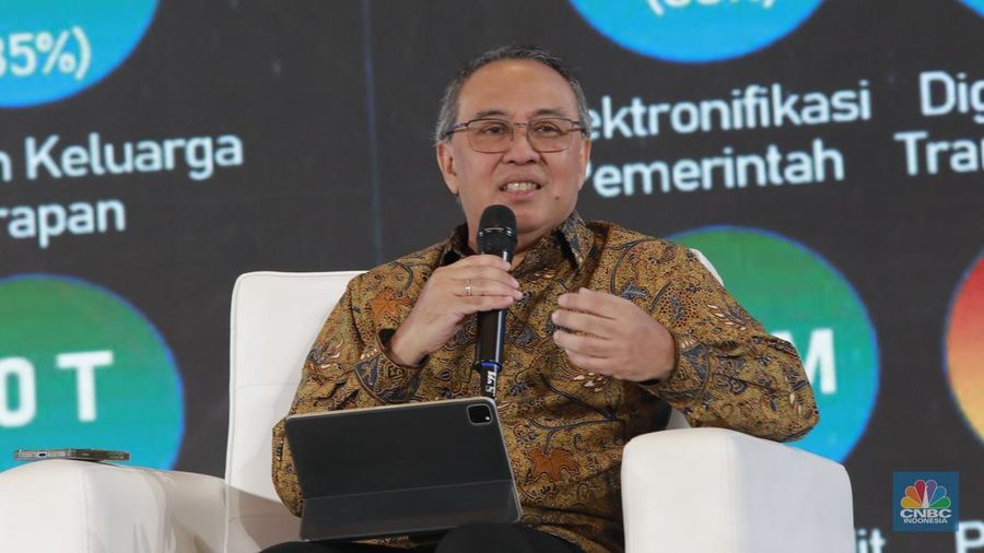 Kepala Departemen Sistem Pembayaran Bank Indonesia, Dicky Kartikoyono menyampaikan pemaparan dalam acara Digital Economic Forum di Jakarta, Selasa (25/2/2025). (CNBC Indonesia/Muhammad Sabki)