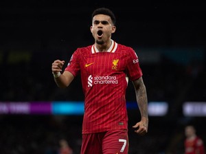 Slot Benarkan Luis Diaz Absen Lawan Milan karena Spekulasi Transfer
