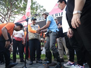 Pimpin Kerja Bakti Massal di Bali, Gus Ipul: Masa Kalah Sama Sampah