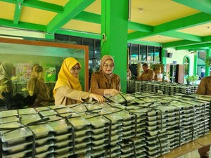 Beberapa Buah MBG di Surabaya Dikeluhkan Kecut Seperti Mau Basi