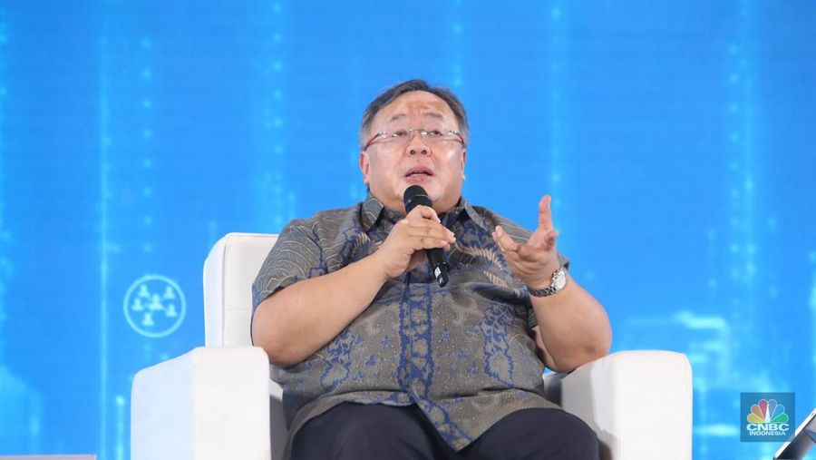 Penasihat Khusus Presiden Bidang Ekonomi & Pembangunan, Bambang Brodjonegoro menyampaikan pemaparan dalam acara Digital Economic Forum di Jakarta, Selasa (25/2/2025). (CNBC Indonesia/Faisal Rahman)