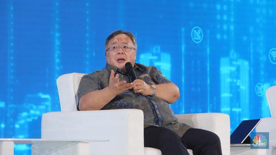 Penasihat Khusus Presiden Bidang Ekonomi & Pembangunan, Bambang Brodjonegoro menyampaikan pemaparan dalam acara Digital Economic Forum di Jakarta, Selasa (25/2/2025). (CNBC Indonesia/Muhammad Sabki)