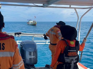 Kapal Mati Mesin, Nelayan di Bateng dan Anaknya Ditemukan Selamat