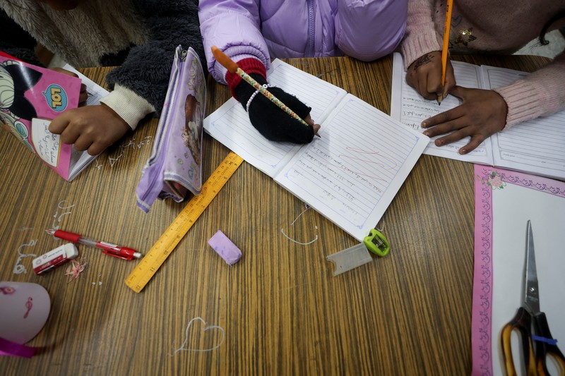 Anak-anak Palestina kembali sekolah saat tahun ajaran baru dimiulai di Jalur Gaza, Selasa (25/2/2025). (REUTERS/Dawoud Abu Alkas) Anak-anak Palestina kembali sekolah saat tahun ajaran baru dimiulai di Jalur Gaza, Selasa (25/2/2025). (REUTERS/Dawoud Abu Alkas)