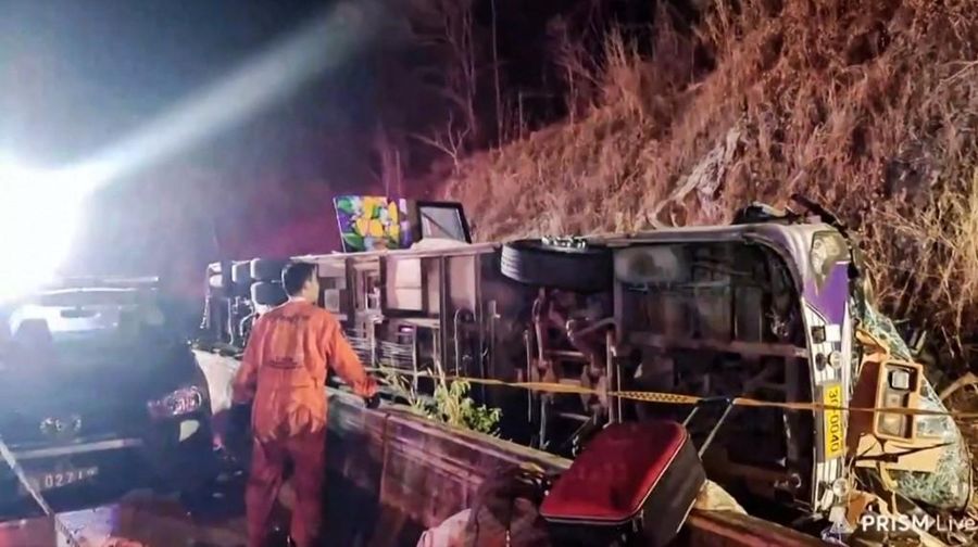 Setidaknya 18 orang tewas dan 23 lainnya luka-luka dalam kecelakaan bus wisata di Thailand timur pada Rabu (26/2/2025). (Tangkapan Layar Video Reuters/)