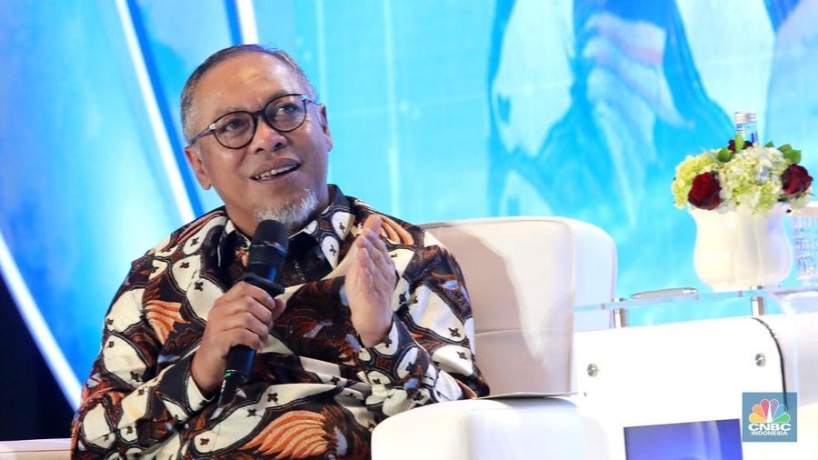 Menteri Investasi dan Hilirisasi / Kepala BKPM, Rosan Roeslani menyampaikan pemaparan dalam acara CNBC Indonesia Economic Outlook 2025 di Hotel Westin, Jakarta, Rabu (26/2/2025). (CNBC Indonesia/Muhammad Sabki)