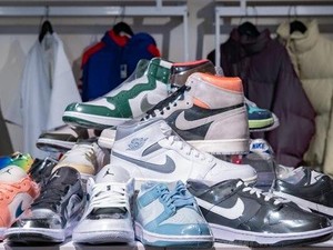 Dunia Hari Ini: Kereta Berisi Ribuan Sepatu Nike Dirampok di Amerika Serikat