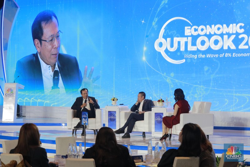 Menteri Investasi dan Hilirisasi / Kepala BKPM, Rosan Roeslani menyampaikan pemaparan dalam acara CNBC Indonesia Economic Outlook 2025 di Hotel Westin, Jakarta, Rabu (26/2/2025). (CNBC Indonesia/Muhammad Sabki) Menteri Investasi dan Hilirisasi / Kepala BKPM, Rosan Roeslani menyampaikan pemaparan dalam acara CNBC Indonesia Economic Outlook 2025 di Hotel Westin, Jakarta, Rabu (26/2/2025). (CNBC Indonesia/Muhammad Sabki)