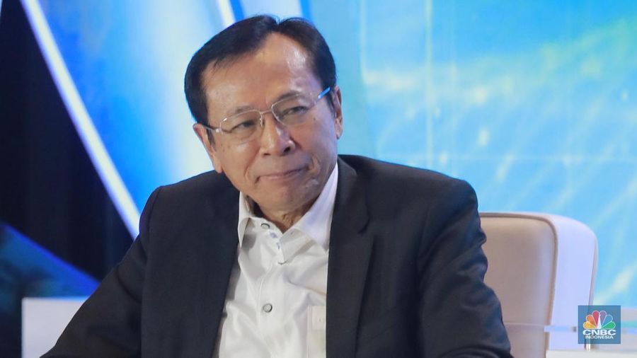 Ekonom Senior, Raden Pardede menyampaikan pemaparan dalam acara ²©²ÊÍøÕ¾ Economic Outlook 2025 di Hotel Westin, Jakarta, Rabu (26/2/2025). (²©²ÊÍøÕ¾/Muhammad Sabki)