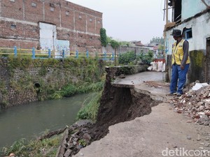 Perbaikan Jalan Longsor di Binong Bandung Butuh Waktu Sebulan