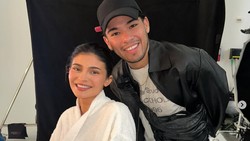 Kylie Jenner Masih Tangisi Hairstylist yang Meninggal 2 Bulan Lalu