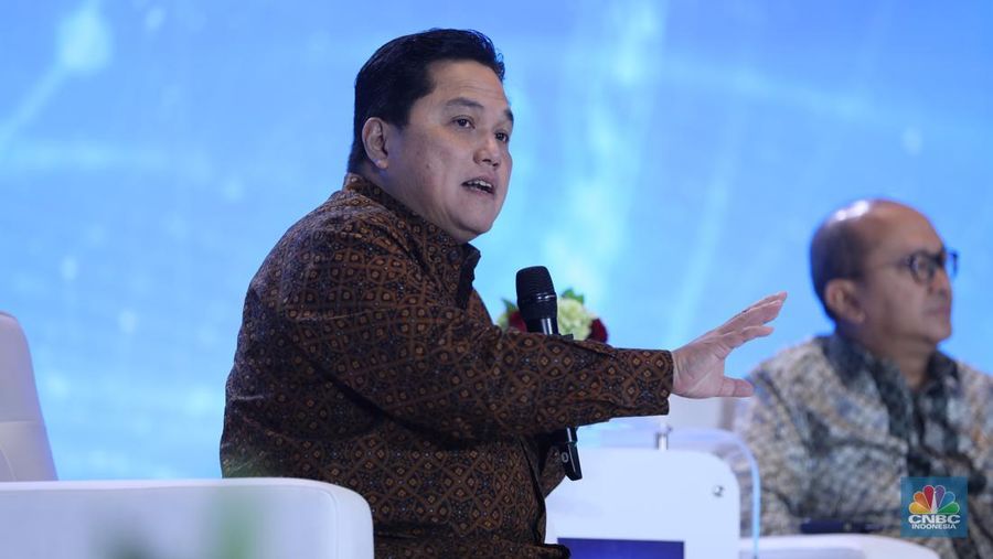 Menteri Investasi dan Hilirisasi / Kepala BKPM, Rosan Roeslani menyampaikan pemaparan dalam acara CNBC Indonesia Economic Outlook 2025 di Hotel Westin, Jakarta, Rabu (26/2/2025). (CNBC Indonesia/Muhammad Sabki)