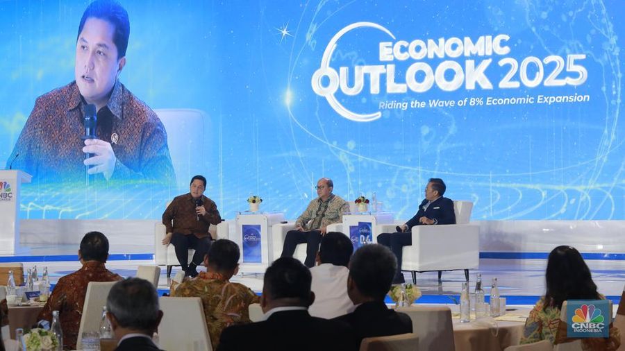 Menteri BUMN RI, Erick Thohir menyampaikan pemaparan dalam acara CNBC Indonesia Economic Outlook 2025 di Hotel Westin, Jakarta, Rabu (26/2/2025). (CNBC Indonesia/Muhammad Sabki) Menteri BUMN RI, Erick Thohir menyampaikan pemaparan dalam acara CNBC Indonesia Economic Outlook 2025 di Hotel Westin, Jakarta, Rabu (26/2/2025). (CNBC Indonesia/Muhammad Sabki)