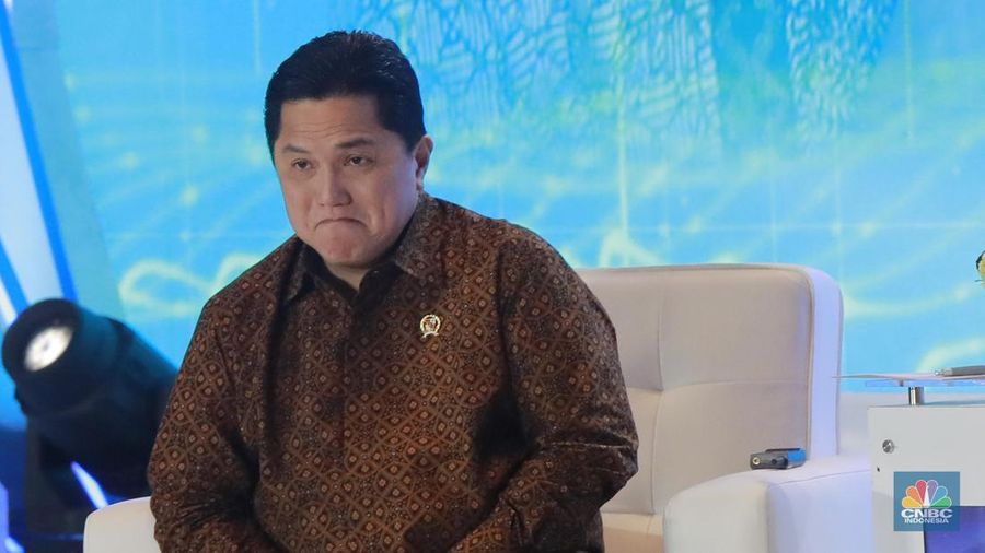 Menteri BUMN RI, Erick Thohir menyampaikan pemaparan dalam acara CNBC Indonesia Economic Outlook 2025 di Hotel Westin, Jakarta, Rabu (26/2/2025). (CNBC Indonesia/Muhammad Sabki)