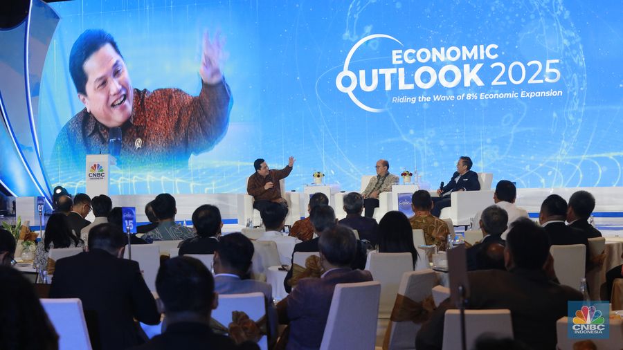 Menteri BUMN RI, Erick Thohir menyampaikan pemaparan dalam acara ²©²ÊÍøÕ¾ Economic Outlook 2025 di Hotel Westin, Jakarta, Rabu (26/2/2025). (²©²ÊÍøÕ¾/Muhammad Sabki)
