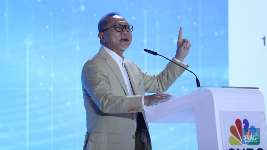 Menteri Koordinator Bidang Pangan RI, Zulkifli Hasan (Zulhas) memberikan sambutan dalam acara ²©²ÊÍøÕ¾ Economic Outlook 2025 di Hotel Westin, Jakarta, Rabu (26/2/2025). (²©²ÊÍøÕ¾/Tri Susilo)