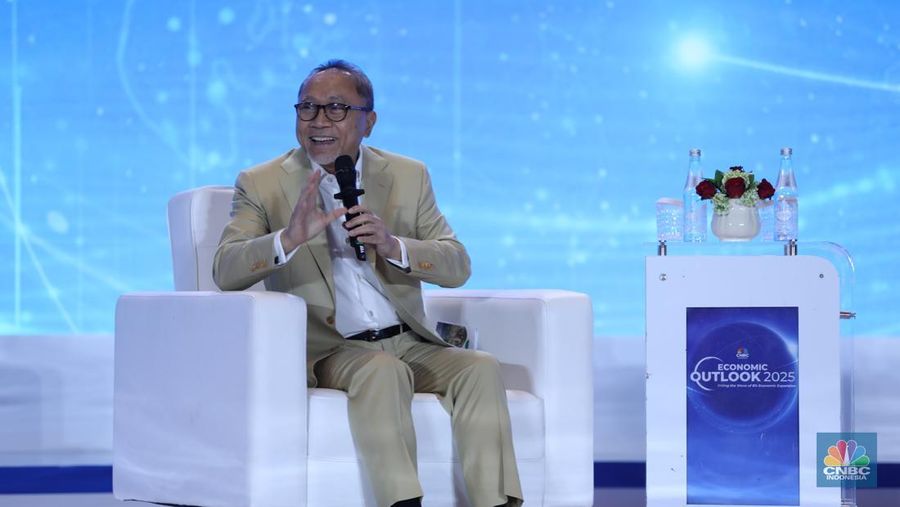 Menteri Koordinator Bidang Pangan RI, Zulkifli Hasan (Zulhas) menyampaikan pemaparan dalam acara ²©²ÊÍøÕ¾ Economic Outlook 2025 di Hotel Westin, Jakarta, Rabu (26/2/2025). (²©²ÊÍøÕ¾/Tri Susilo)
