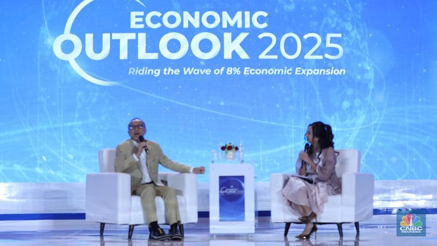 Menteri Investasi dan Hilirisasi / Kepala BKPM, Rosan Roeslani menyampaikan pemaparan dalam acara CNBC Indonesia Economic Outlook 2025 di Hotel Westin, Jakarta, Rabu (26/2/2025). (CNBC Indonesia/Muhammad Sabki)