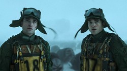 Robert Pattinson, Mickey 17, dan Mi Instan Khas Indonesia