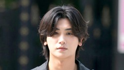 7 Foto Park Hyung Sik Jadi Aktor Termahal Korea, Gantikan Kim Soo Hyun