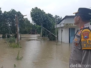 18 Perahu Tambangan Tutup Imbas Sungai Berantas Meluap, Legundi Macet Horor