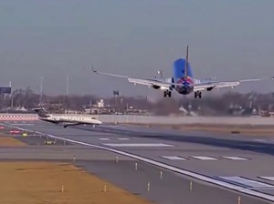 Video: Jejak Penerbangan Southwest Airlines Go-Around Karena Nyaris Tabrakan di Chicago AS