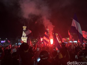 PSIM Juara Liga 2, Suporter Padati Tugu Jogja Malam Ini