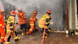 Pemadaman Kebakaran di Tambora Sudah 7 Jam, Damkar Kesulitan Sumber Air