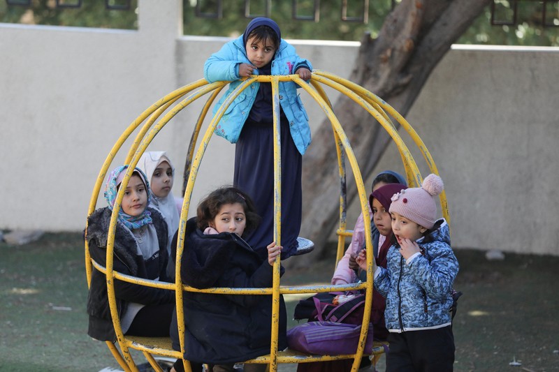 Anak-anak Palestina kembali sekolah saat tahun ajaran baru dimiulai di Jalur Gaza, Selasa (25/2/2025). (REUTERS/Dawoud Abu Alkas) Anak-anak Palestina kembali sekolah saat tahun ajaran baru dimiulai di Jalur Gaza, Selasa (25/2/2025). (REUTERS/Dawoud Abu Alkas)