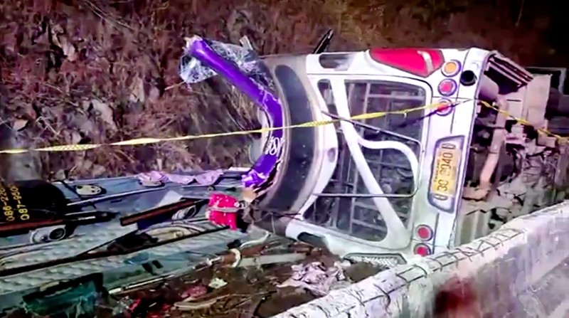 Setidaknya 18 orang tewas dan 23 lainnya luka-luka dalam kecelakaan bus wisata di Thailand timur pada Rabu (26/2/2025). (Tangkapan Layar Video Reuters/)