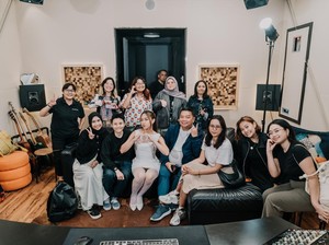 Surprise! Sisca Saras Dikasih Kejutan Ultah dari Fans