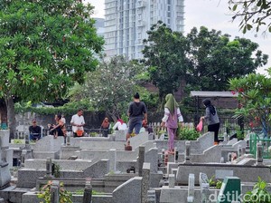 Doa Ziarah Kubur Orang Tua Saat Idul Fitri