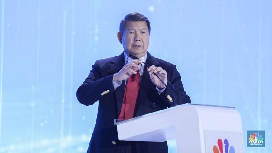 Utusan Khusus Presiden Bidang Iklim dan Energi, Hashim Djojohadikusumo memberikan sambutan dalam acara ²©²ÊÍøÕ¾ Economic Outlook 2025 di Hotel Westin, Jakarta, Rabu (26/2/2025). (²©²ÊÍøÕ¾/Tri Susilo)