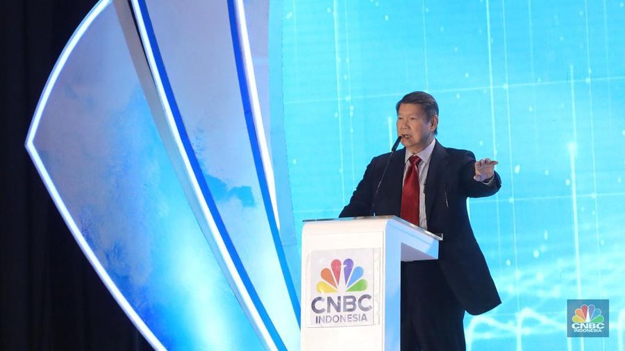 Utusan Khusus Presiden Bidang Iklim dan Energi, Hashim Djojohadikusumo memberikan sambutan dalam acara ²©²ÊÍøÕ¾ Economic Outlook 2025 di Hotel Westin, Jakarta, Rabu (26/2/2025). (²©²ÊÍøÕ¾/Muhammad Sabki)