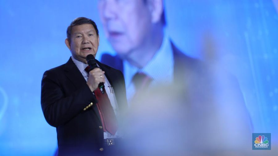 Utusan Khusus Presiden Bidang Iklim dan Energi, Hashim Djojohadikusumo menyampaikan pemaparan dalam acara ²©²ÊÍøÕ¾ Economic Outlook 2025 di Hotel Westin, Jakarta, Rabu (26/2/2025). (²©²ÊÍøÕ¾/Tri Susilo)