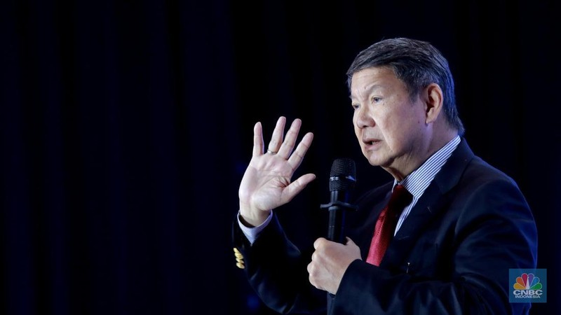 Menteri Investasi dan Hilirisasi / Kepala BKPM, Rosan Roeslani menyampaikan pemaparan dalam acara CNBC Indonesia Economic Outlook 2025 di Hotel Westin, Jakarta, Rabu (26/2/2025). (CNBC Indonesia/Muhammad Sabki)