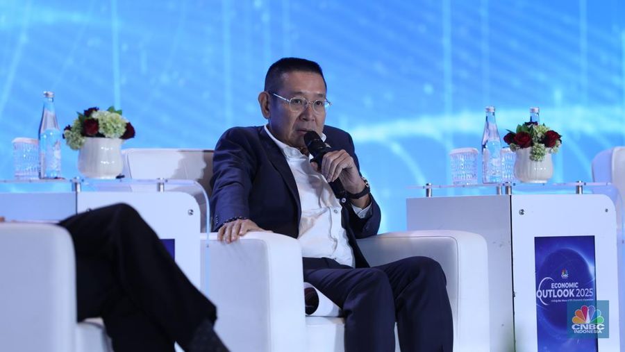 Wakil Ketua Badan Anggaran (Banggar) DPR RI Fraksi Gerindra Wihadi Wiyanto dalam acara CNBC Indonesia Economic Outlook 2025 di Hotel Westin, Jakarta, Rabu (26/2/2025). (CNBC Indonesia/Tri Susilo)