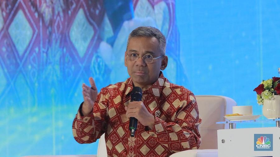 Wakil Menteri Keuangan RI, Suahasil Nazara menyampaikan pemaparan dalam acara CNBC Indonesia Economic Outlook 2025 di Hotel Westin, Jakarta, Rabu (26/2/2025). (CNBC Indonesia/Muhammad Sabki)