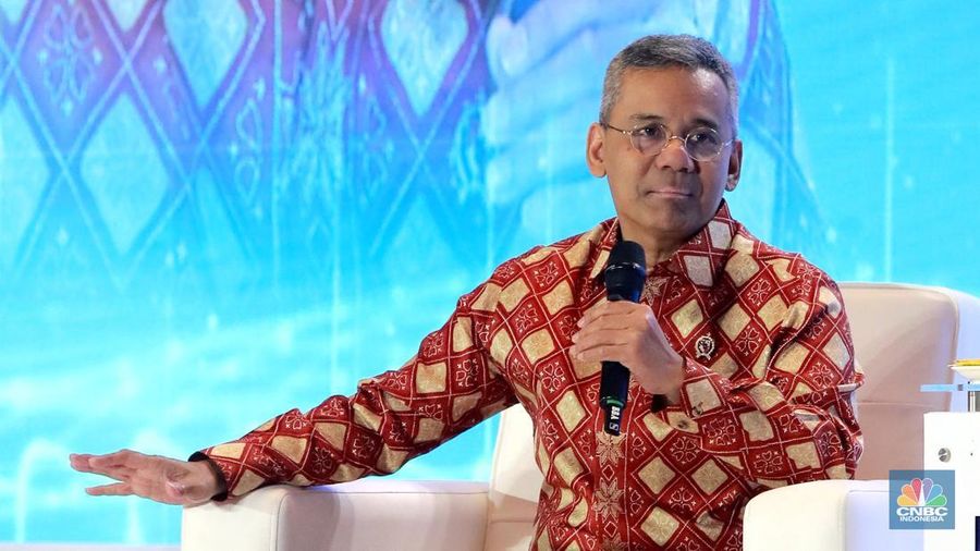 Wakil Menteri Keuangan RI, Suahasil Nazara menyampaikan pemaparan dalam acara CNBC Indonesia Economic Outlook 2025 di Hotel Westin, Jakarta, Rabu (26/2/2025). (CNBC Indonesia/Muhammad Sabki)