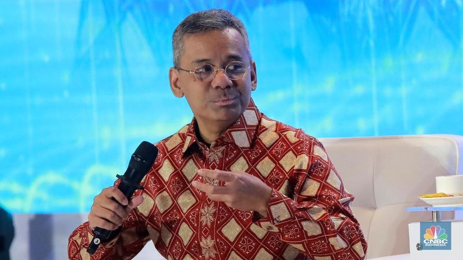 Wakil Menteri Keuangan RI, Suahasil Nazara menyampaikan pemaparan dalam acara CNBC Indonesia Economic Outlook 2025 di Hotel Westin, Jakarta, Rabu (26/2/2025). (CNBC Indonesia/Muhammad Sabki)