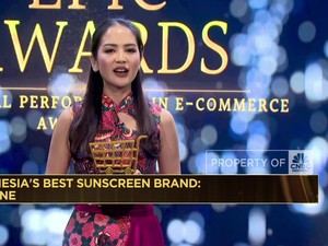 Video: Azarine Dinobatkan Sebagai Indonesia's Best Sunscreen Brand