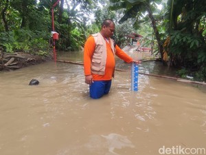 Ratusan Rumah di Krian Sidoarjo Terendam Banjir, Ketinggian Air Capai 125 Cm