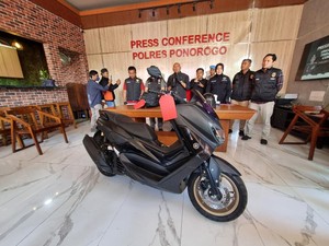 Sejoli di Ponorogo Curi Motor Bermodus Pengobatan Alternatif