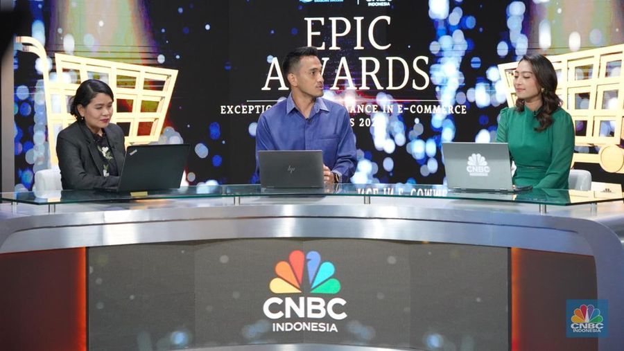 Co-Founder & CEO PT Telunjuk Komputasi Indonesia, Hanindia Narendrata menyampaikan paparan dalam ²©²ÊÍøÕ¾ Epic Awards di Jakarta, Kamis (27/2/2025). (²©²ÊÍøÕ¾/Tias Budiarto)